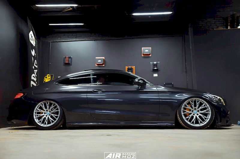 Egyptian Mercedes C-Class W205 Coupe AIRBFT AirRide Low Stance Style